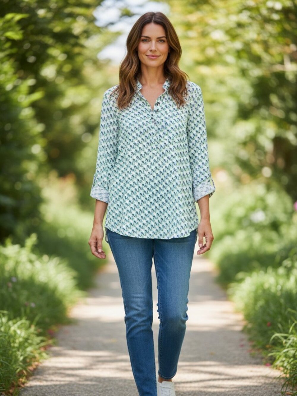 Liz Claiborne Button Front Blouse Size Medium New with Tags Blue White Green